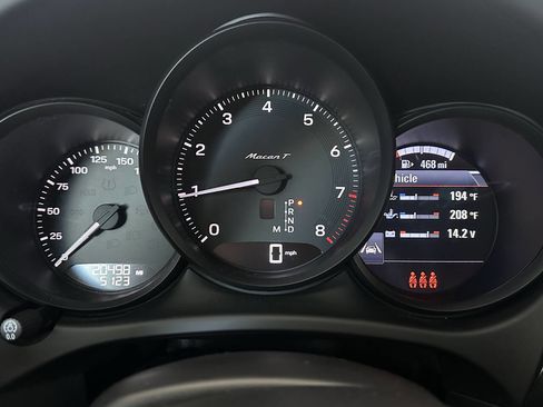 Used 2023 Porsche Macan Turbo image 34