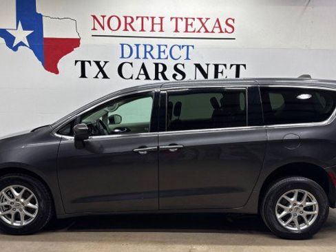 Used 2023 Chrysler Voyager LX image 10