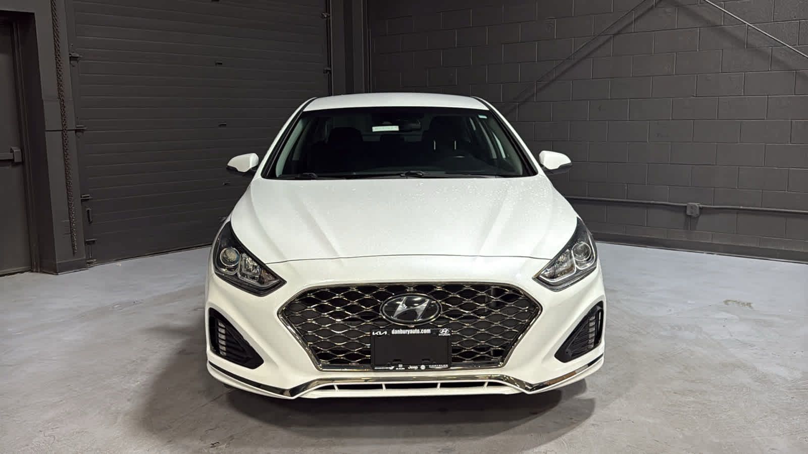 Used 2018 Hyundai Sonata SEL w/ Tech Package 04 FWD image 2