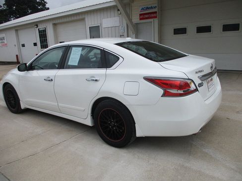 Used 2015 Nissan Altima 2.5 SV w/ Convenience Package FWD image 14