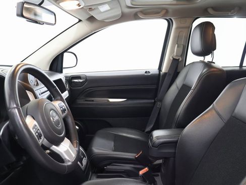 Used 2014 Jeep Compass Latitude w/ Sun/Sound Group image 13