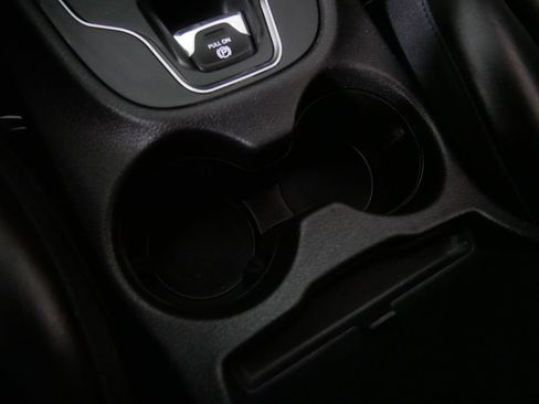 Used 2020 Jeep Cherokee Latitude Plus AWD/4WD image 24