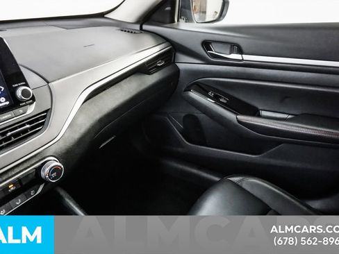 Used 2025 Nissan Altima 2.5 SR FWD image 40