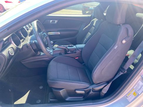 Used 2017 Ford Mustang Coupe image 9