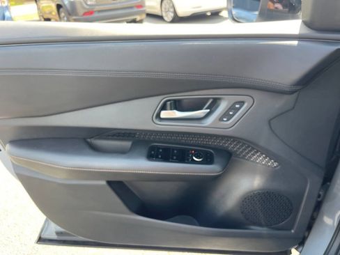 Certified 2024 Nissan Ariya FWD image 9