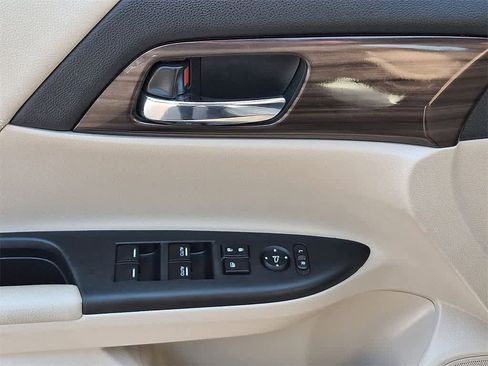 Used 2016 Honda Accord EX image 10