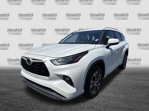 Used 2023 Toyota Highlander XLE FWD image 5