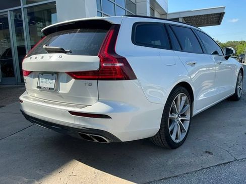 Used 2020 Volvo V60 T5 Momentum FWD image 6