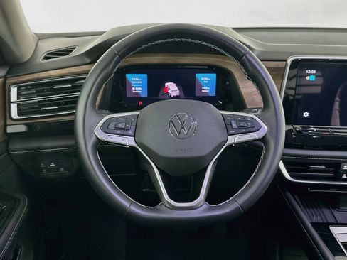Used 2025 Volkswagen Atlas SE FWD image 18