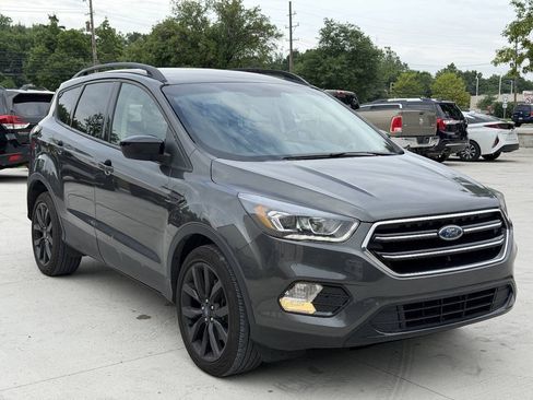Used 2018 Ford Escape SE w/ SE Sport Appearance Package AWD/4WD image 28