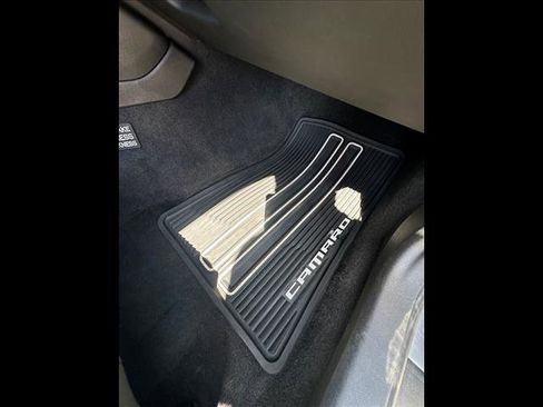 Used 2020 Chevrolet Camaro LT w/ Technology Package image 21