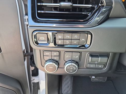 New 2026 GMC Yukon XL AT4 image 33