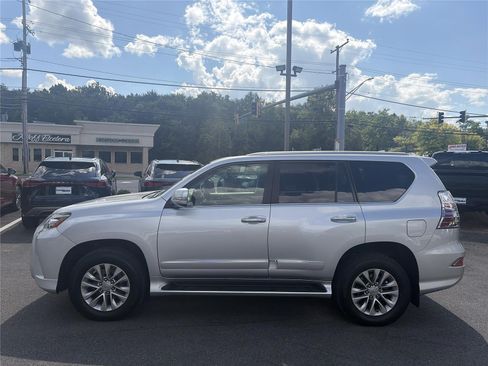 Used 2019 Lexus GX 460 Premium AWD/4WD image 2