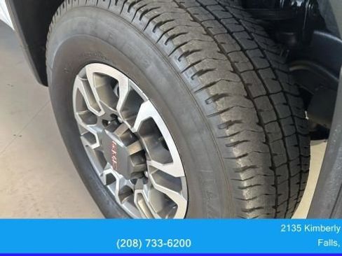 Used 2024 GMC Sierra 3500 SLE w/ SLE Convenience Package image 9