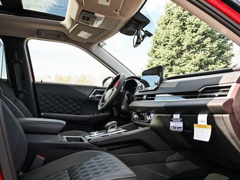 New 2025 Mitsubishi Outlander SEL image 11