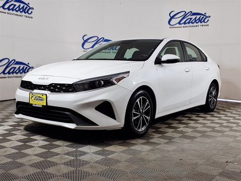 Used 2022 Kia Forte LXS w/ LXS Technology Package image 5