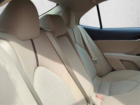 Used 2020 Toyota Camry LE image 21