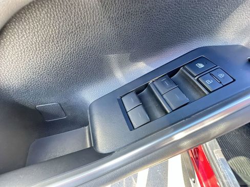 Used 2021 Toyota Highlander XLE image 23