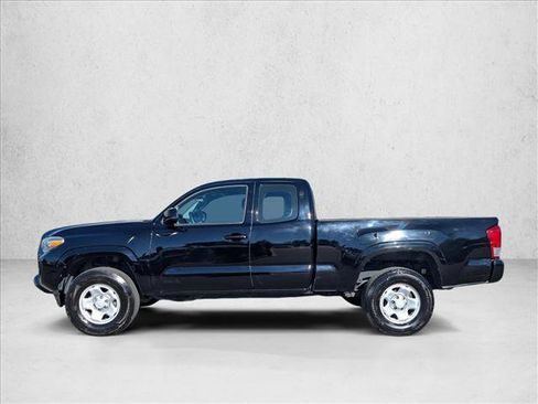 Used 2017 Toyota Tacoma SR image 9