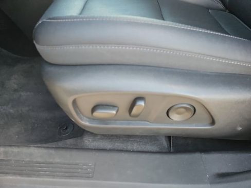 Used 2025 Chevrolet Equinox LT w/ Convenience Package II FWD image 16