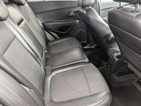 Used 2019 Chevrolet Trax LT w/ LT Convenience Package image 18