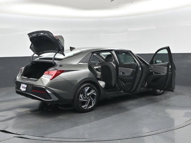 Used 2024 Hyundai Elantra Limited FWD image 47