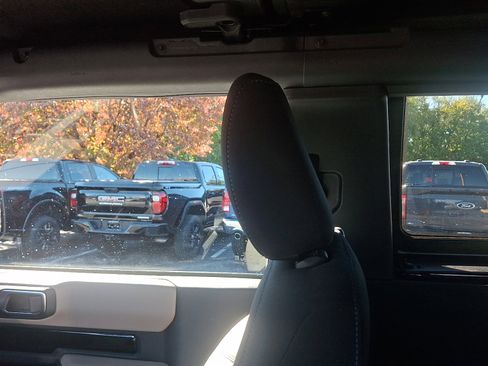 Used 2021 Ford Bronco Wildtrak image 17