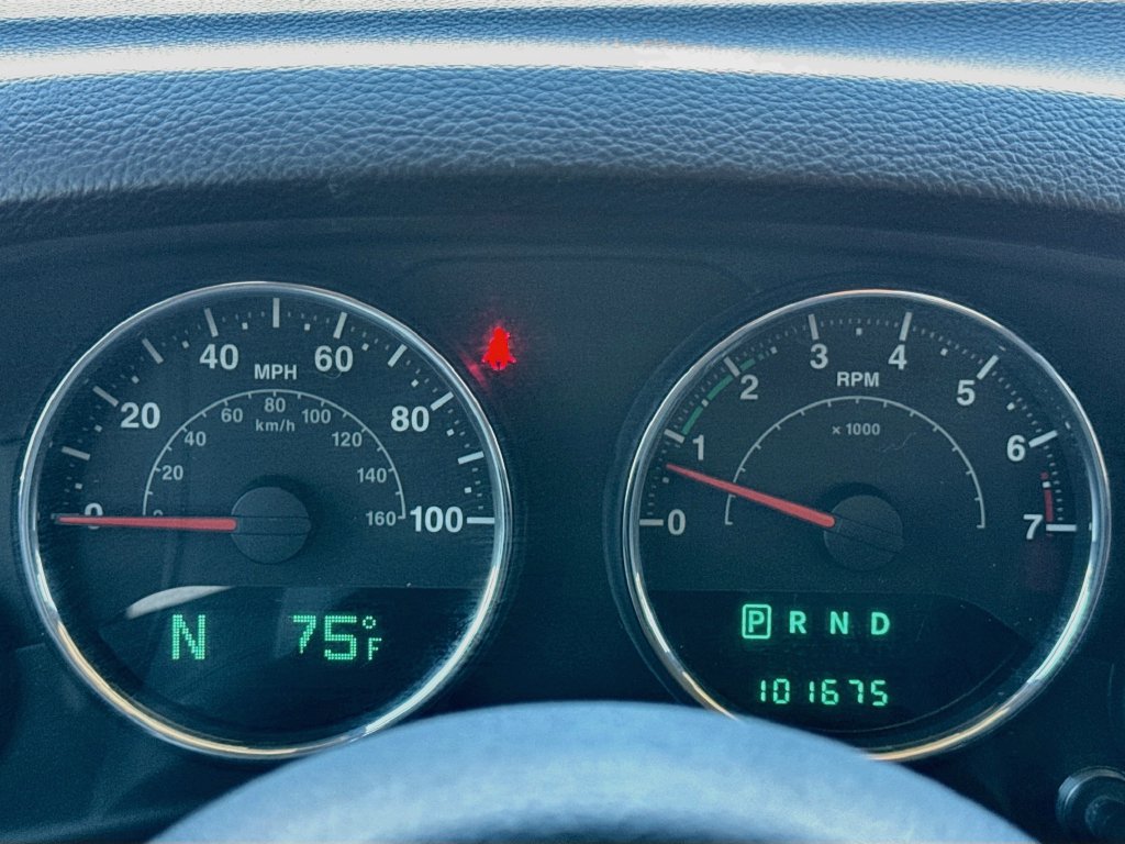 Used 2014 Jeep Wrangler Unlimited Rubicon w/ Connectivity Group AWD/4WD image 14