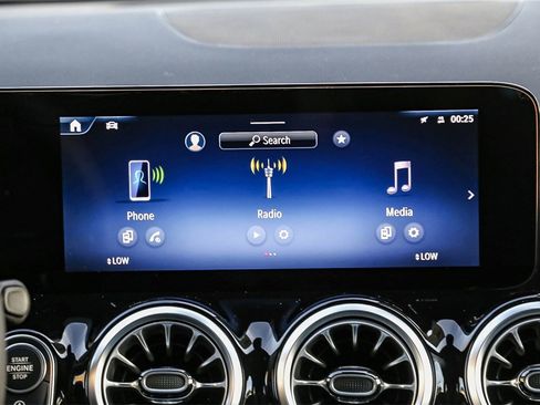 New 2025 Mercedes-Benz GLA 250 4MATIC image 14