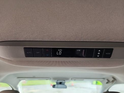 Used 2021 Toyota Sienna LE image 28