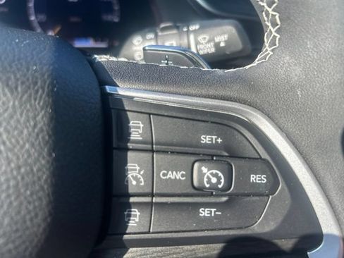 Used 2024 Jeep Grand Cherokee Altitude AWD/4WD image 18
