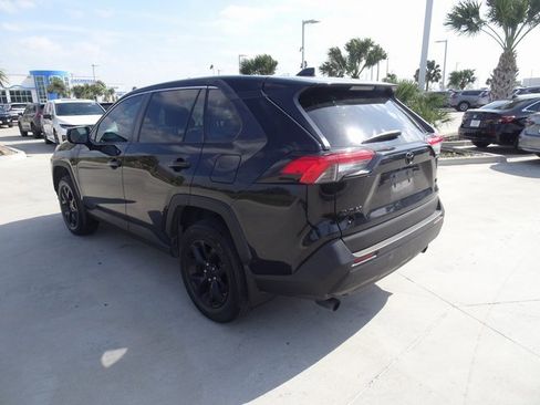 Used 2022 Toyota RAV4 LE image 6