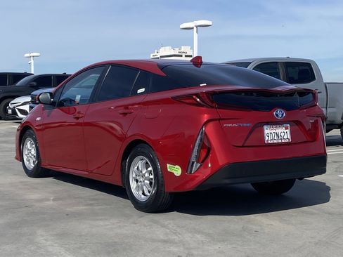 Certified 2022 Toyota Prius Prime XLE image 4