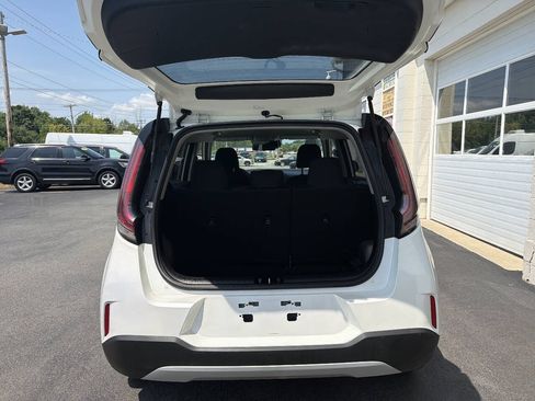 Used 2023 Kia Soul LX w/ LX Technology Package FWD image 10