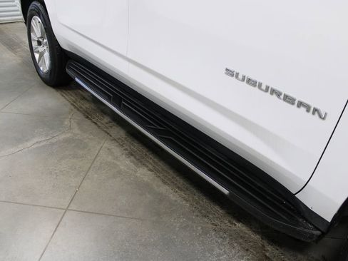 Used 2023 Chevrolet Suburban Premier image 14