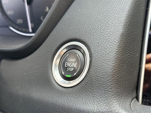 Used 2023 Cadillac XT4 Premium Luxury image 15