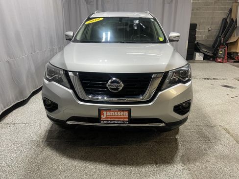 Used 2019 Nissan Pathfinder SL AWD/4WD image 3