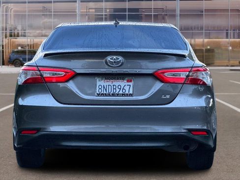 Used 2019 Toyota Camry LE image 5