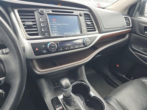 Used 2016 Toyota Highlander Limited image 25
