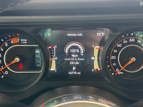 Used 2025 Jeep Wrangler Unlimited Sahara AWD/4WD image 25