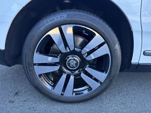 Certified 2022 Rolls-Royce Cullinan image 31