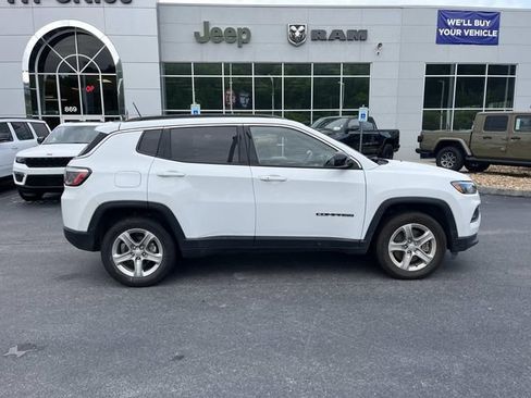 Used 2024 Jeep Compass Latitude AWD/4WD image 2