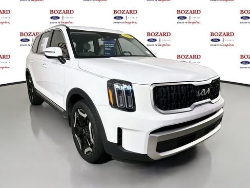 Used 2024 Kia Telluride EX w/ EX Captain's Chair Package FWD image 1