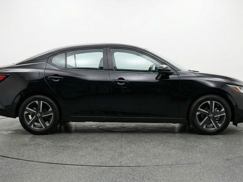 Used 2025 Nissan Sentra SV FWD image 11