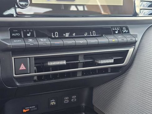 Certified 2025 Toyota Camry SE image 21