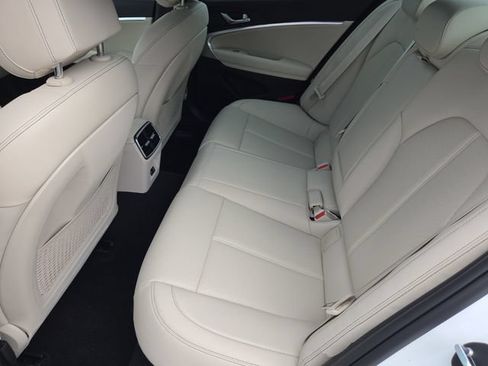 Used 2026 Genesis G70 2.5T RWD image 13