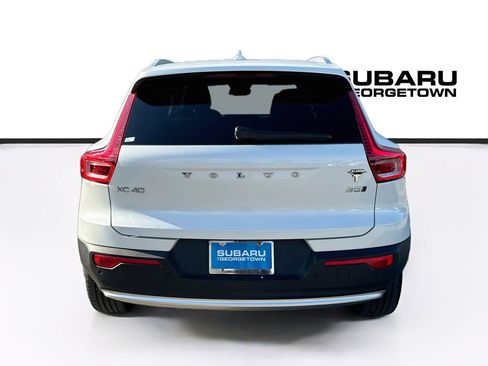 Used 2025 Volvo XC40 B5 Plus AWD/4WD image 6