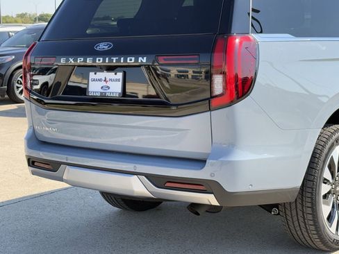 New 2025 Ford Expedition Platinum w/ Driver's Package image 37