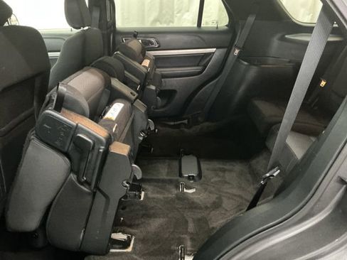 Used 2018 Ford Explorer XLT image 37