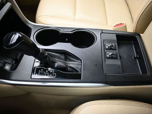 Used 2017 Toyota Camry XLE image 21